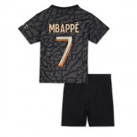 Billiga Paris Saint-Germain Kylian Mbappe #7 Barnkläder Tredje fotbollskläder till baby 2023-24 Kortärmad (+ Korta byxor)
